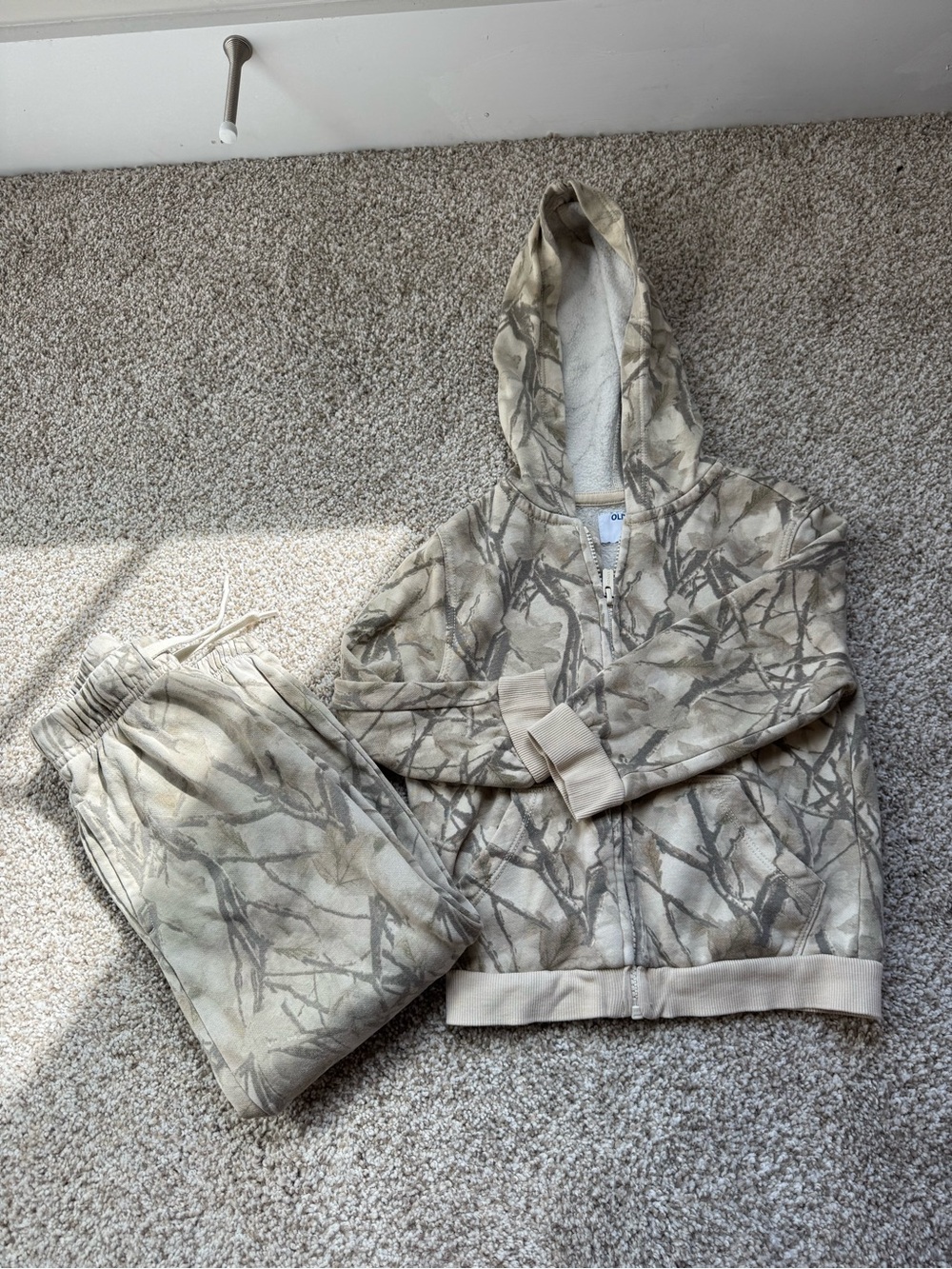 Old navy camo jogger set size 4T
